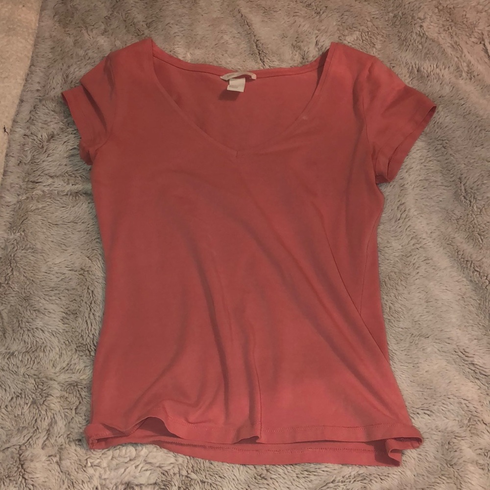 pink t shirt